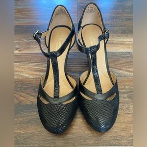 Naturalizer pumps Black size 6 (3 inch heels)